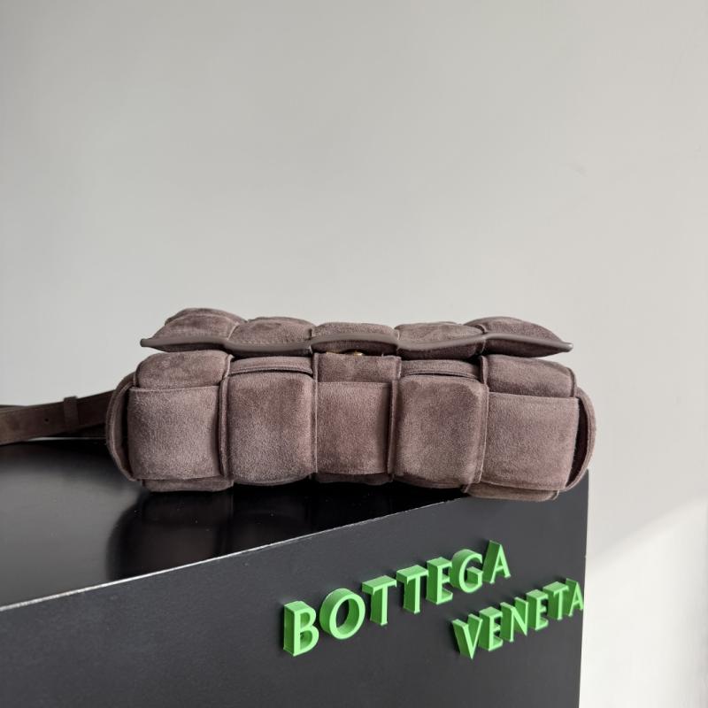Bottega Veneta Suede Padded Cassette Fondant 70026