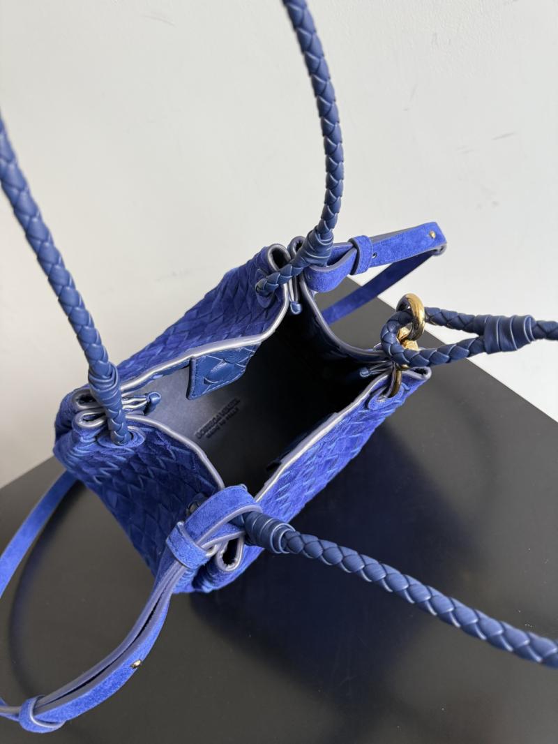 Bottega Veneta Suede Small Parachute Blue royal 796569