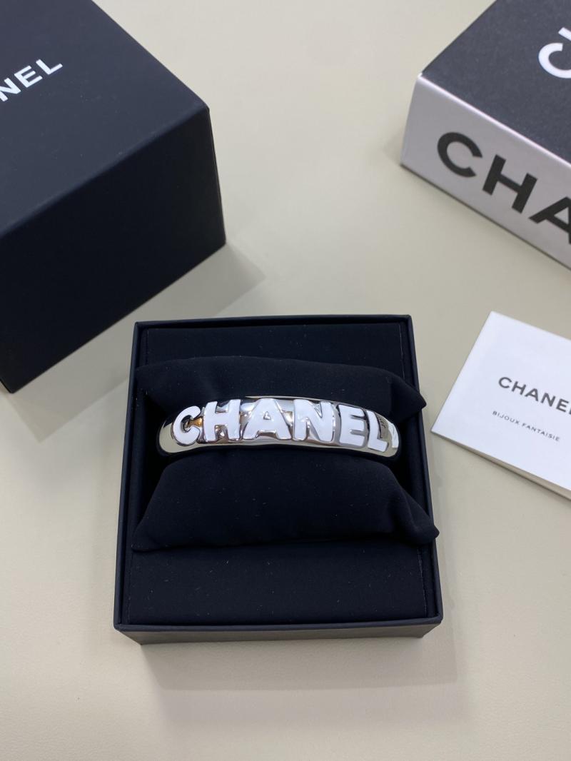 Chanel Bracelet YCB122911