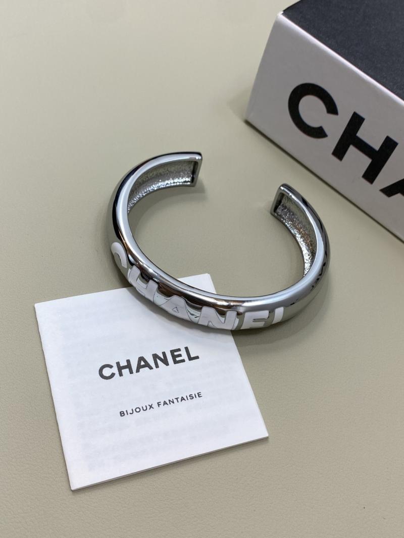 Chanel Bracelet YCB122911