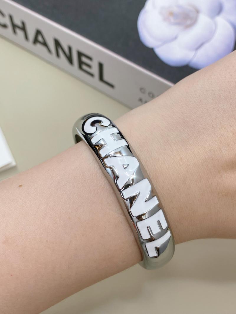 Chanel Bracelet YCB122911