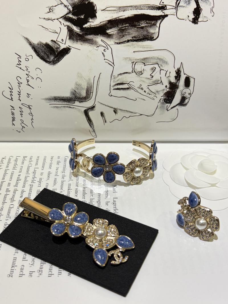 Chanel Bracelet YCB122940