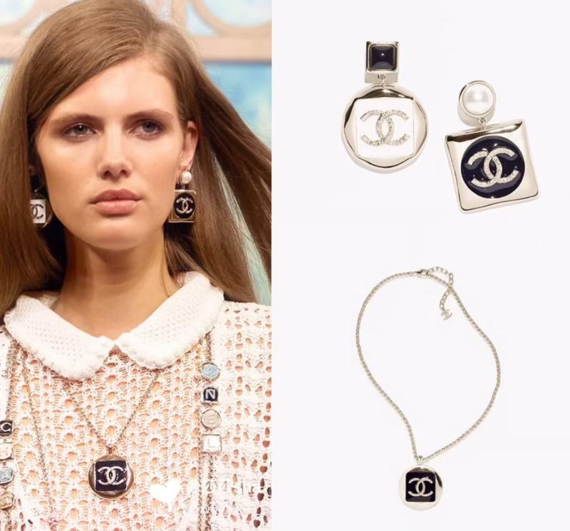 Chanel Earrings YCB122921