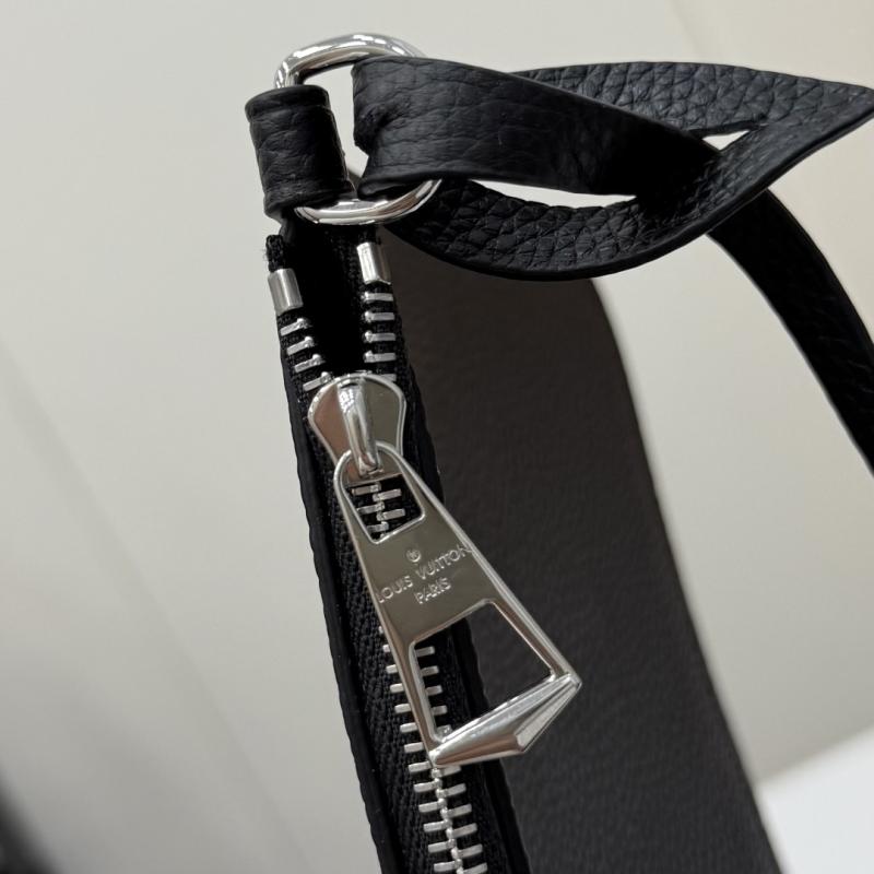 Louis Vuitton Boundless Black M13179