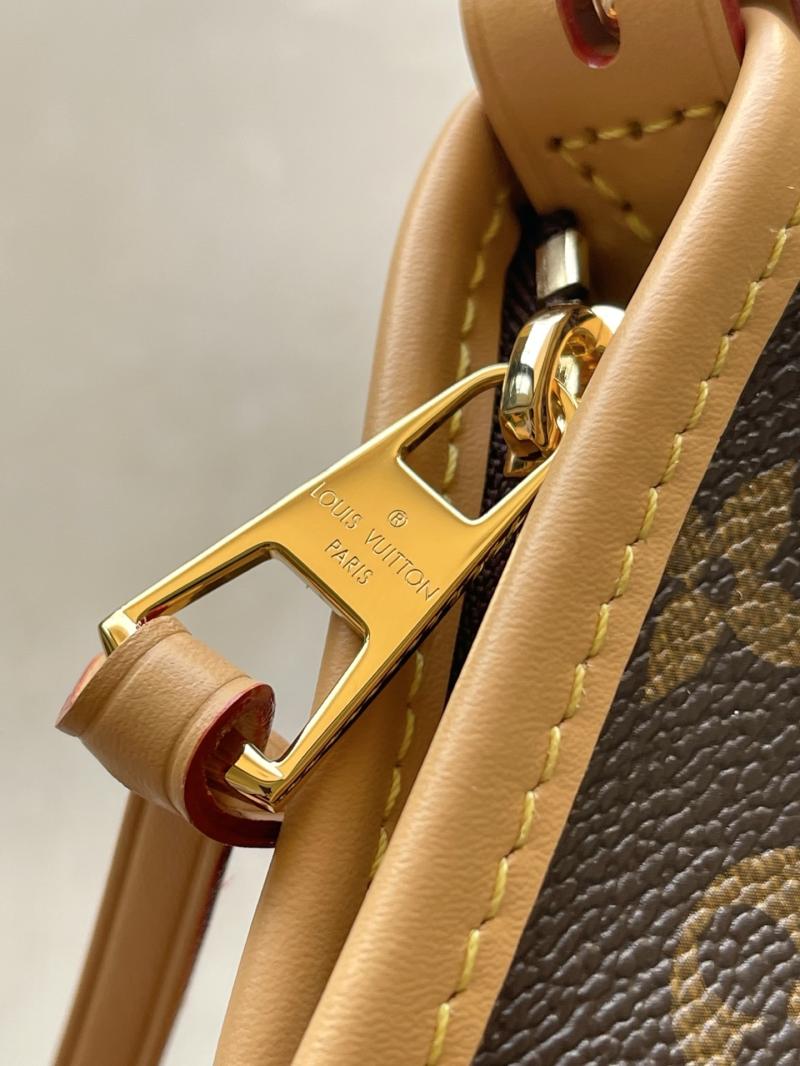 Louis Vuitton CarryAll East West M28101