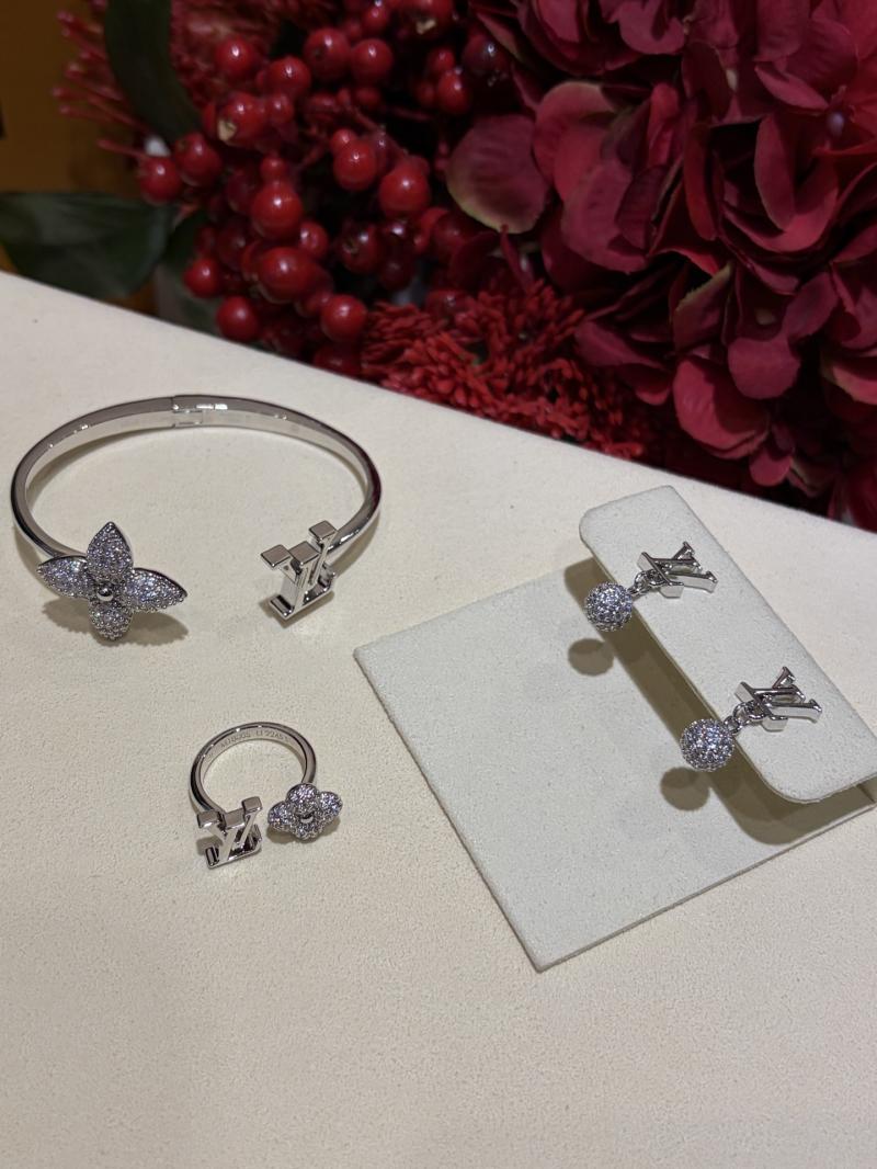 Louis Vuitton Earrings YCB122914