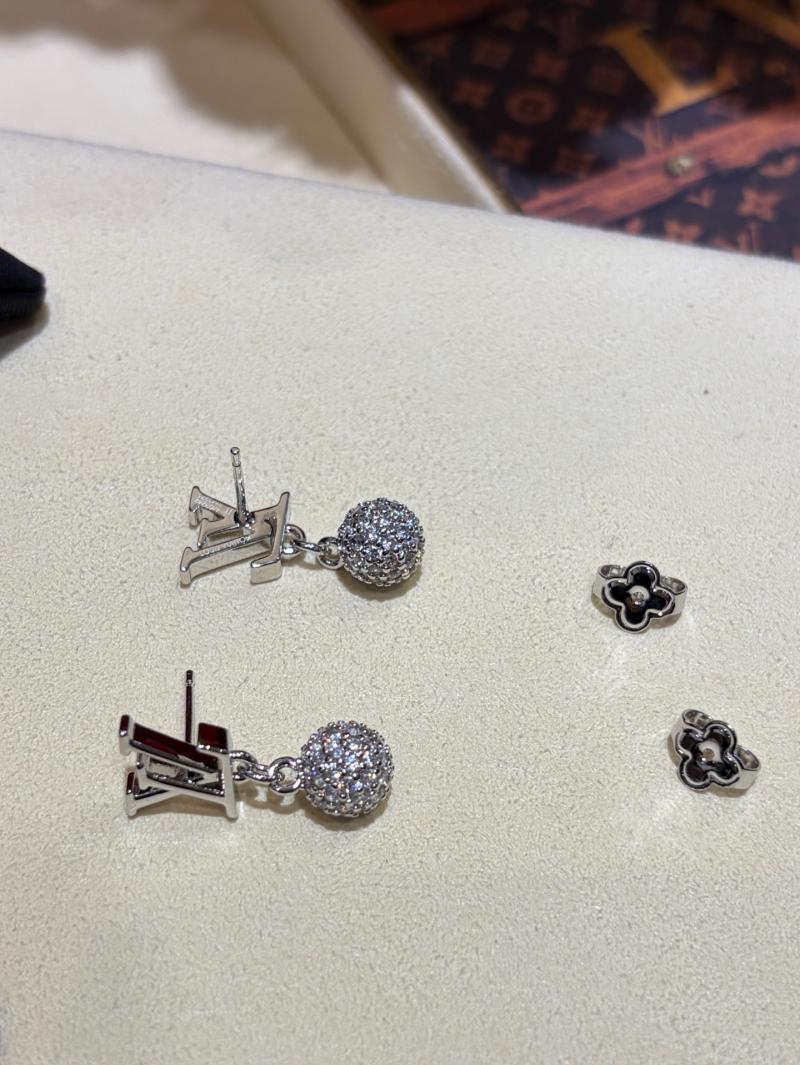 Louis Vuitton Earrings YCB122914