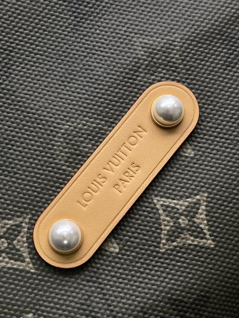 Louis Vuitton Vagabond Hobo Khaki M27181